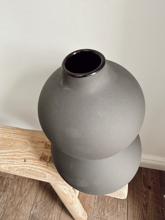 ceramic olio vase in black / large