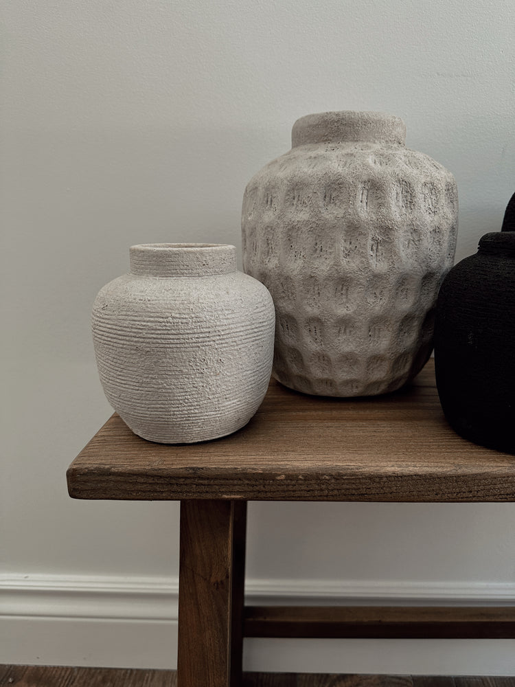 dimpled vase in concrete / large