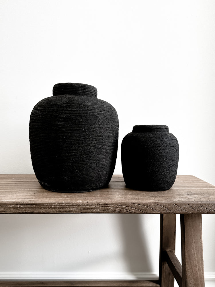 Peaky Vase in Black / large