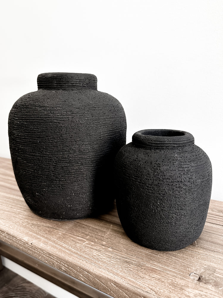 Peaky Vase in Black / large
