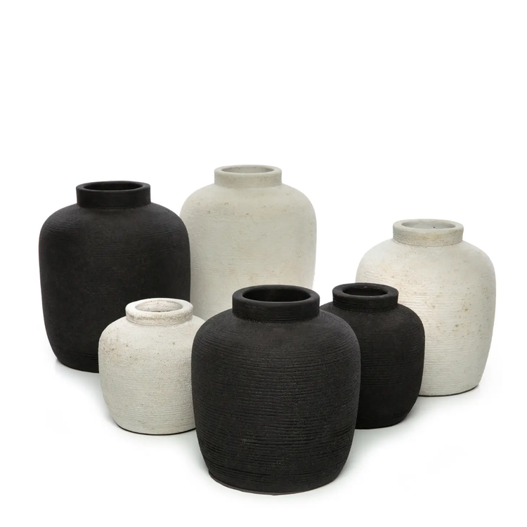 Peaky Vase in Black / small
