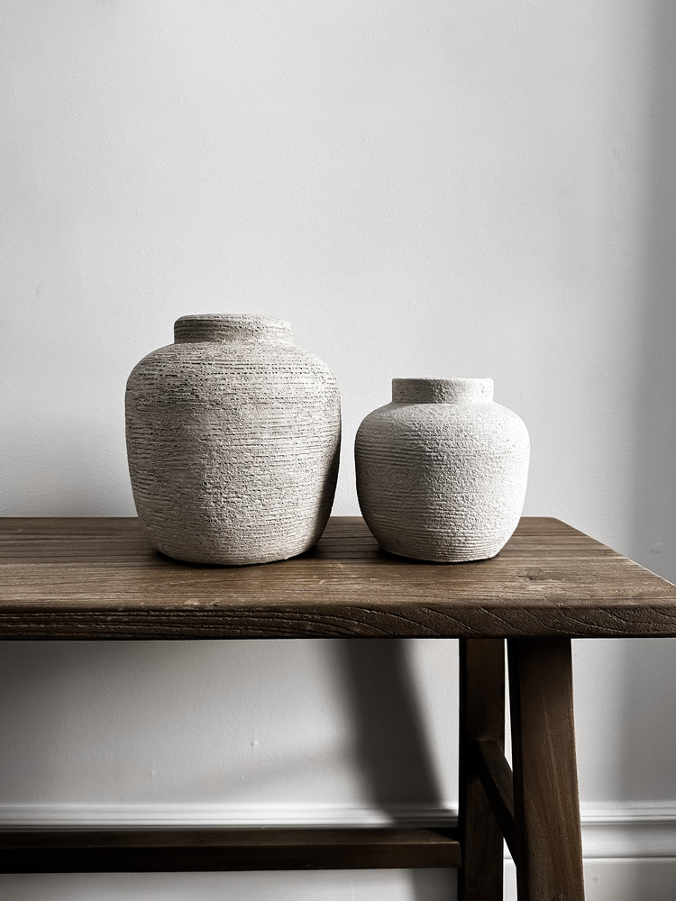 Peaky Vase in Concrete / small