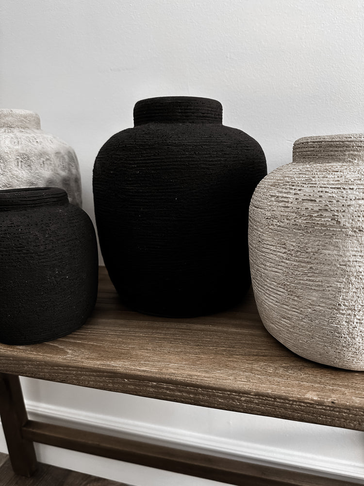 Peaky Vase in Black / large