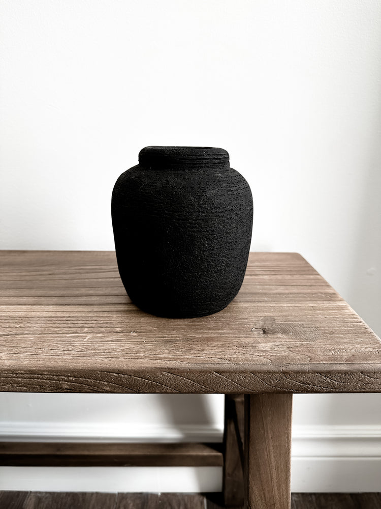Peaky Vase in Black / small