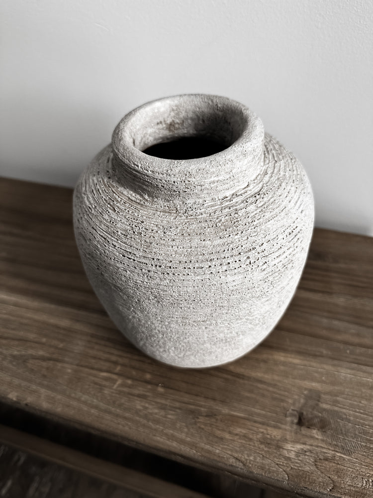 Peaky Vase in Concrete / medium