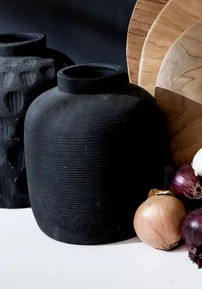 Peaky Vase in Black / large