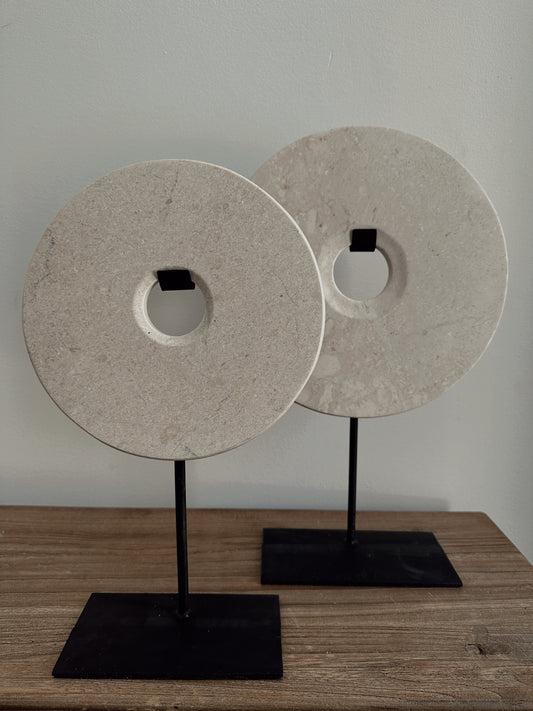 marble disc on stand / medium